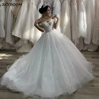 Prabangus Baltos Spalvos Blizgučiai Perlai Puošnios Vestuvinės Suknelės 2022 Off Peties Nuotakos Suknelės Su Teismo Traukinio Nėriniai Atgal Vestido De Noiva