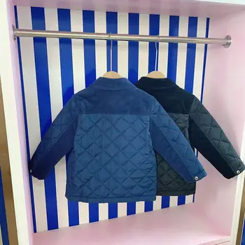 Populiarus vaikų drabužių 2022 m. rudens pradžioje naujas berniuko sutirštės šiltas velvetas susiuvimo paprasta striuke, paltas